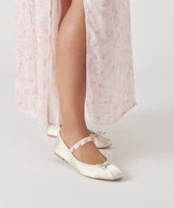 Dolce Vita LILLY BALLET FLATS IVORY MULTI SATIN -Dolce Vita DOLCEVITA FLATS LILLY IVORYMULTISATIN ONFOOT 1