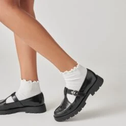 Dolce Vita EBBIE FLATS MIDNIGHT PATENT LEATHER -Dolce Vita DOLCEVITA LOAFERS EBBIE MIDNIGHTPATENTLEATHER ONFOOT 2