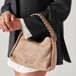 Dolce Vita ARIA CROSSBODY CHANTERELLE SUEDE 21 Dolce Vita ARIA CROSSBODY CHANTERELLE SUEDE -Dolce Vita download 36 3afced2e d073 4bfa 937b 8a19545fc992